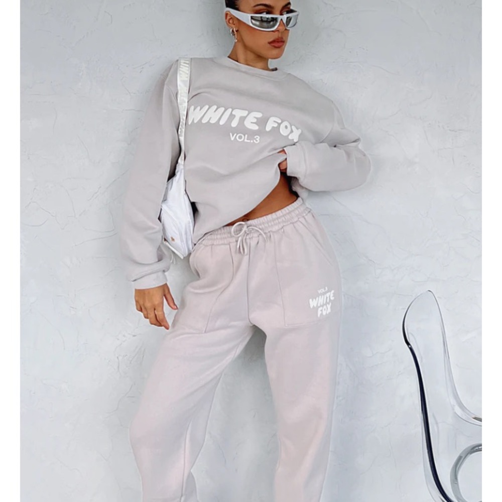 NWT White Fox Offstage Sweatpants